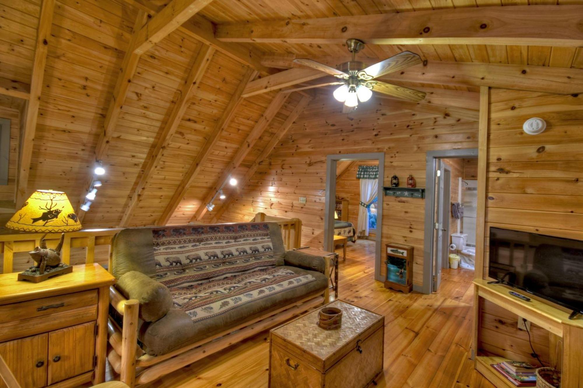 K6 Lodge Gather Around The Firepit Soak In The Hot Tub And Splash In The Creek Blue Ridge Bagian luar foto
